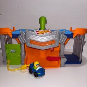 Fisher-Price Little People Hot Wheels Garage Playset with one wheelie